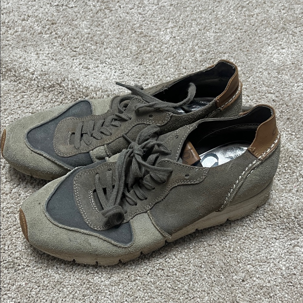 OTBT Women's Taupe and Charcoal Sneakers